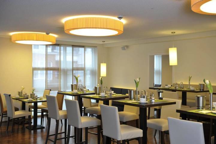 Hotel, mit Ausblick in Winterhude Hamburg - 3