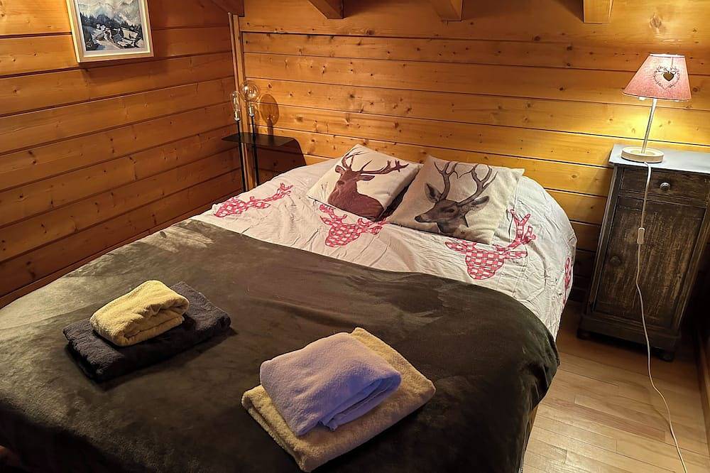 Grand chalet d'altitude, calme, proche des promenades en raquettes ou à pied in Le Biot, Région de Thonon-les-Bains