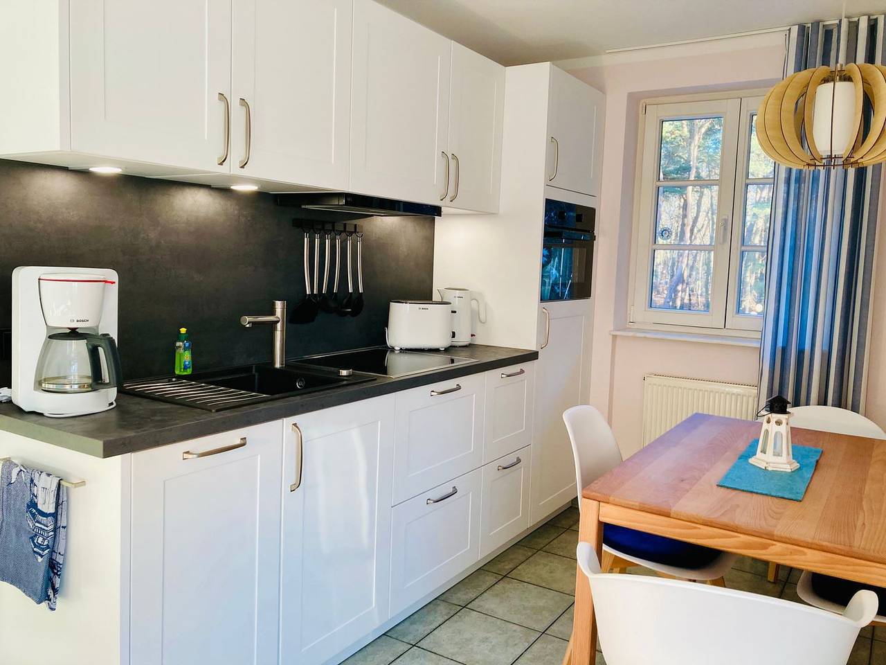 Ganze Wohnung, Komfortable Ferienwohnung in erster Strandreihe mit Balkon in Zingst in Müggenburg, Zingst