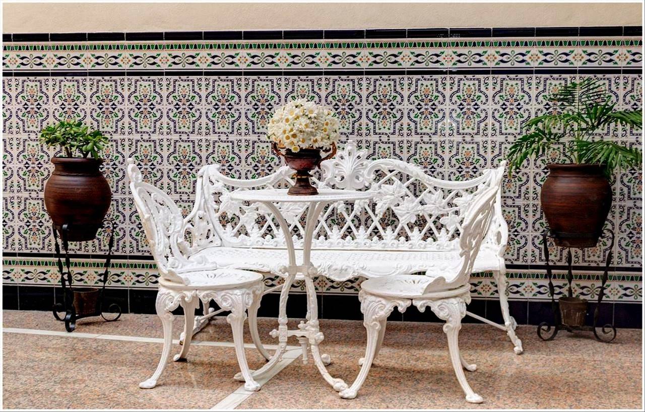 Basic Triple Room with Shared Bathroom in Casco Antiguo, Sevilla