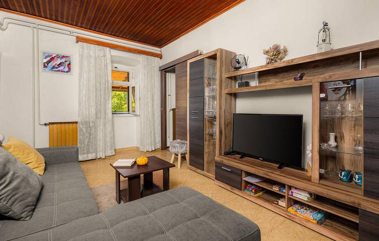 Gemütliche 2-Zimmer-Wohnung mit Terrasse, WLAN und Parkplatz in der Nähe der Küste von Plomin in Plomin, Ostküste Istrien