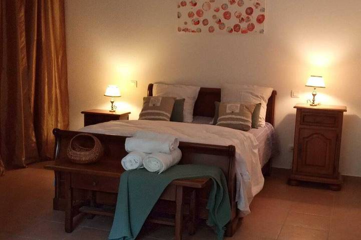 Villa with pool, sleeps 8, 3 bedrooms, 15 minutes from Cannes, 250 per night in Le Tignet, Mittelmeerküste (Frankreich)