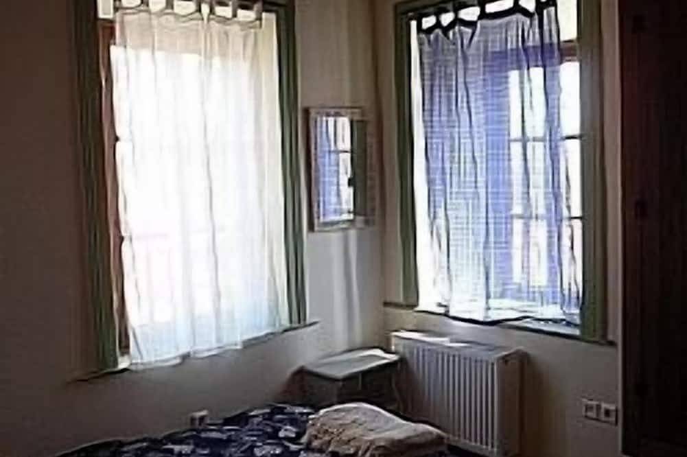 Schönes Steinhaus in einem ruhigen Dorf in Lesbos