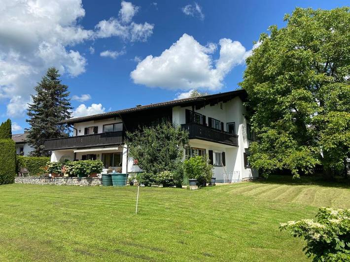 Ferienwohnung für 8 Personen, mit Balkon und Terrasse sowie Ausblick in Wackersberg