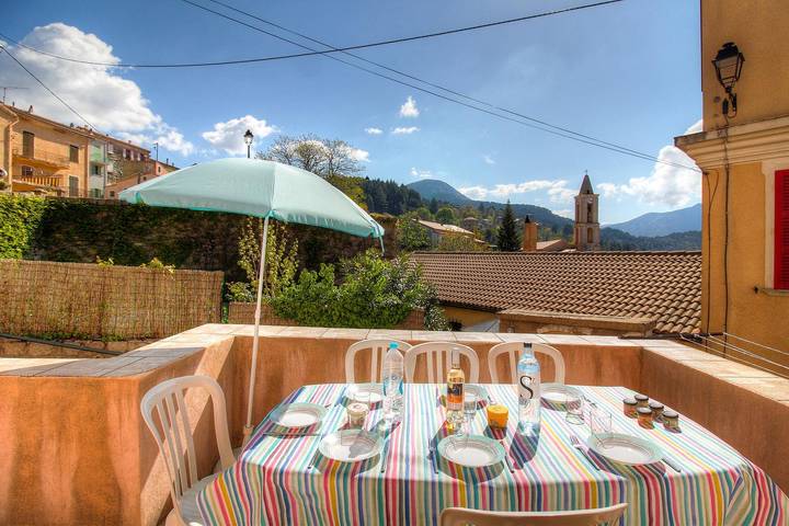 Gîte pour 7 personnes, avec Terrasse ainsi que Jardin et Vue à Évisa