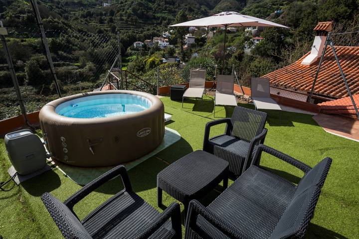 Cottage with jacuzzi, mountain views and Wifi (suitable for teleworking) in Teror, North Gran Canaria