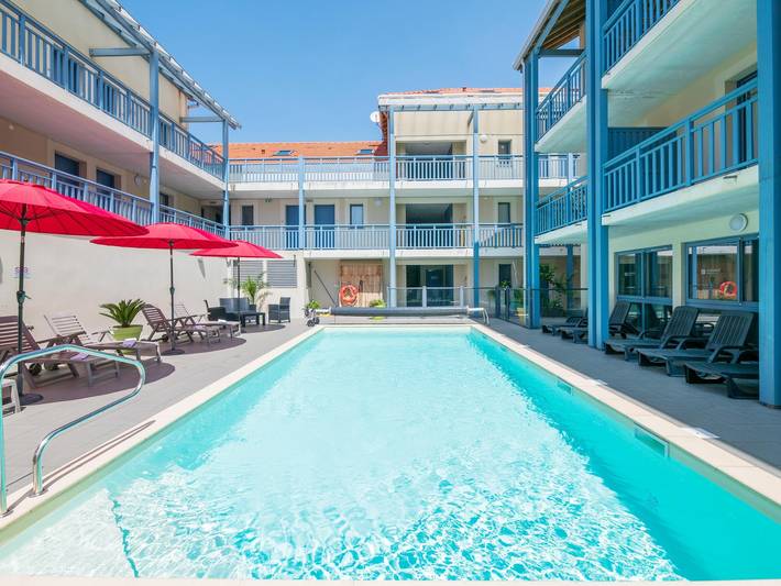Gîte pour 6 personnes, avec piscine ainsi que sauna et balcon, animaux acceptés à Biscarrosse