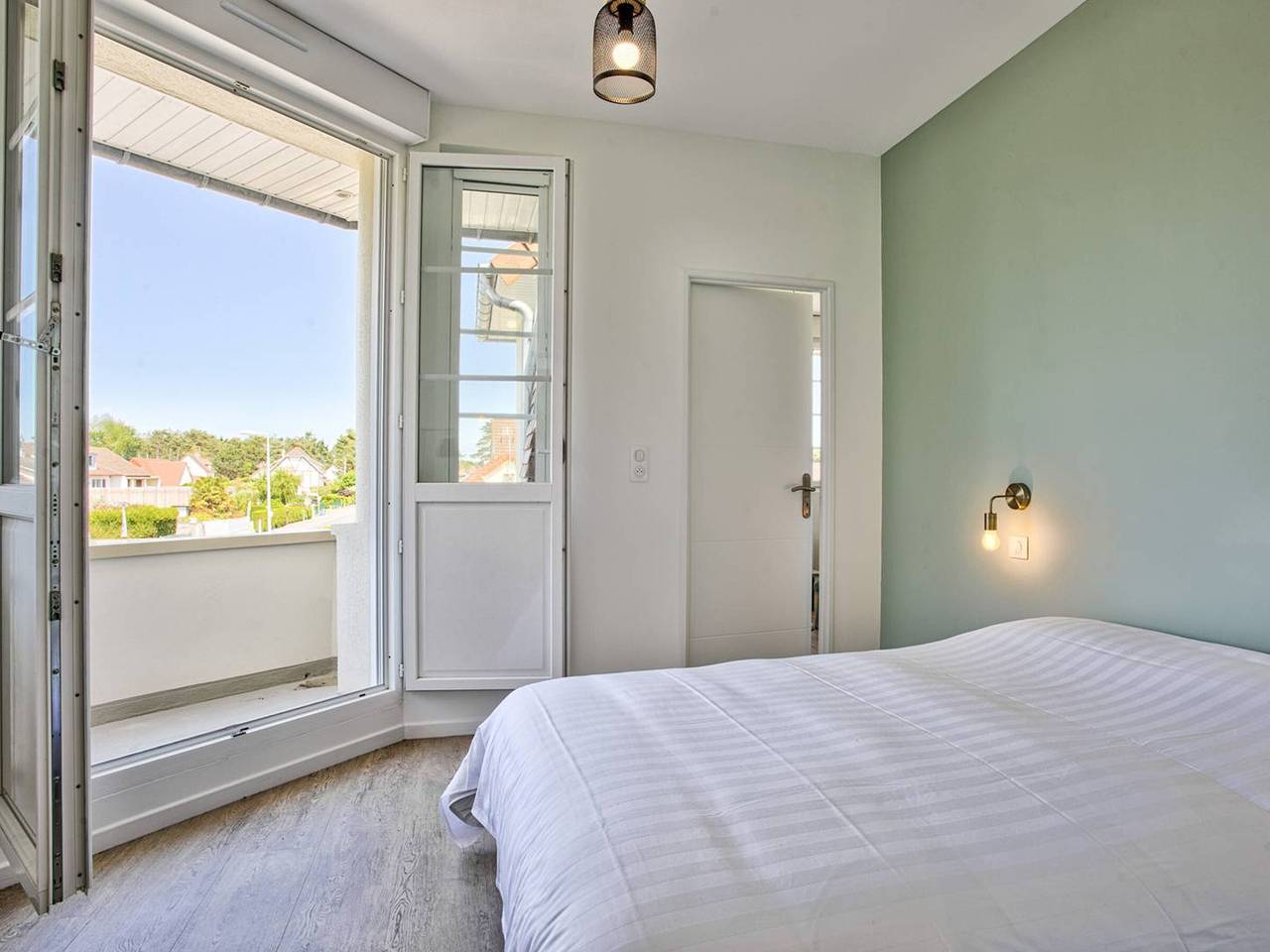 Entire apartment, Appartement lumineux avec 2 balcons à 600m de la plage in Merville-Franceville-Plage, Caen region