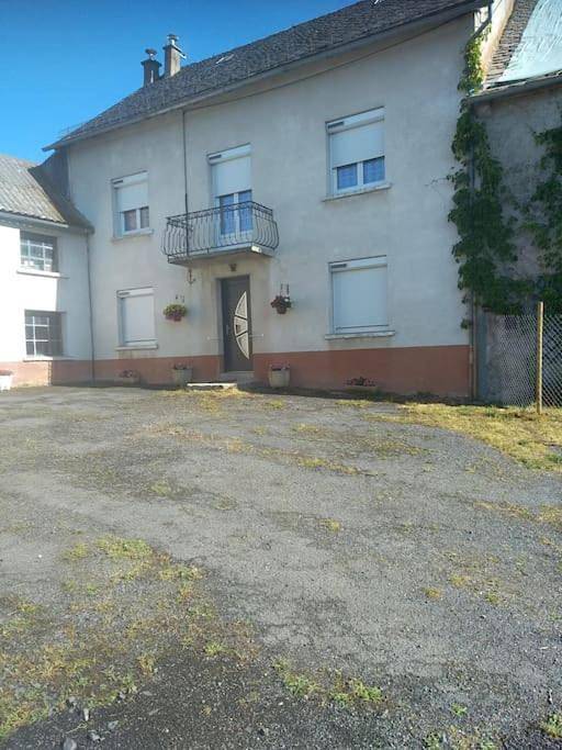 Location de vacances pour 12 personnes, avec Terrasse et Jardin à La Chaze-de-Peyre