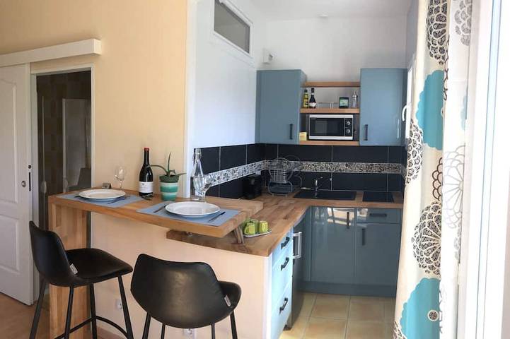 Gîte pour 2 personnes, avec Jardin et Piscine à Viriat