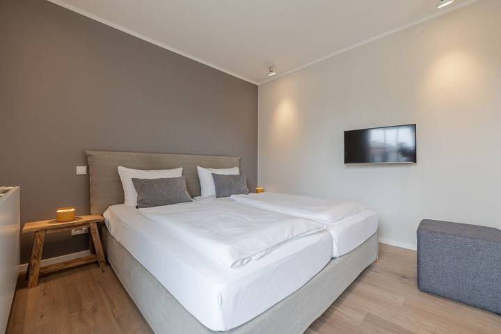 Ganze Wohnung, Stilvoll wohnen direkt am Strand – mit Sonnenterrasse, Sauna & eigenem Parkplatz in Wenningstedt, Sylt
