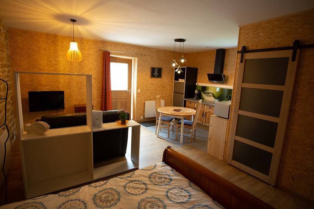 Appartement entier, Studio de charme au centre Bretagne pour 2 personnes in Plouray, Région de Pontivy