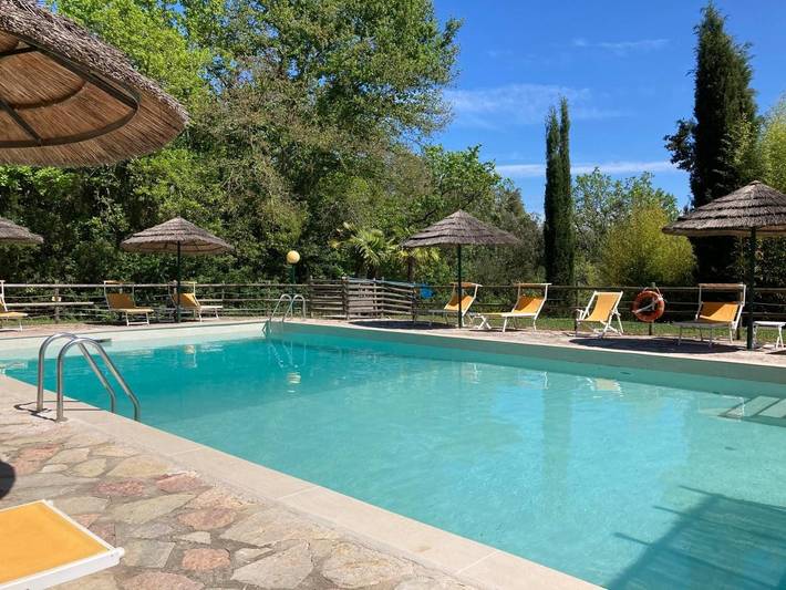 Agriturismo per 3 persone, con Terrazza e Giardino nonché Piscina e Panorama a Sassetta