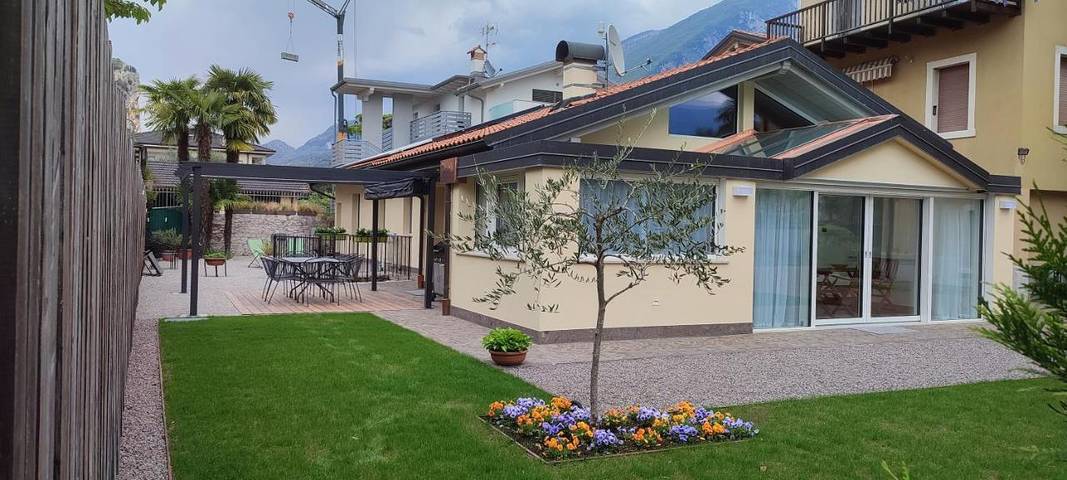 Ferienhaus für 5 Personen, mit Whirlpool und Terrasse sowie Garten und Pool