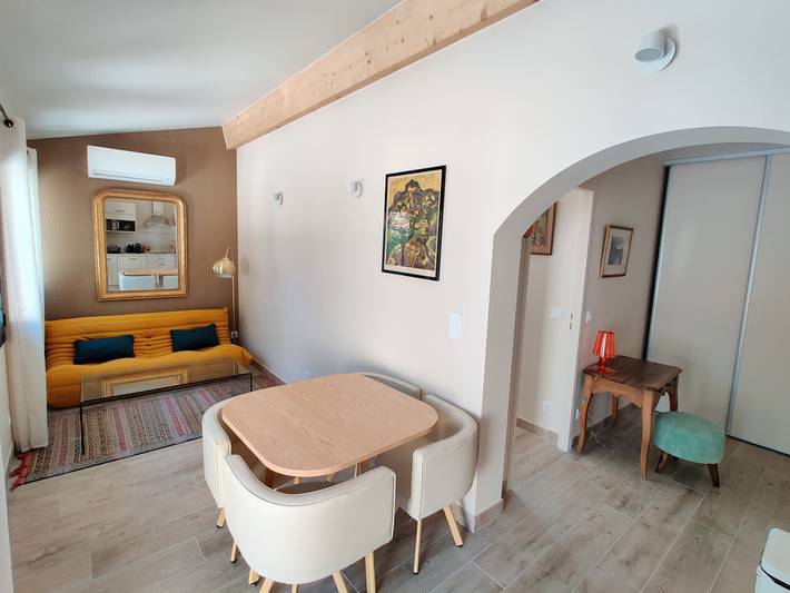 Gîte pour 2 personnes, avec piscine et jardin