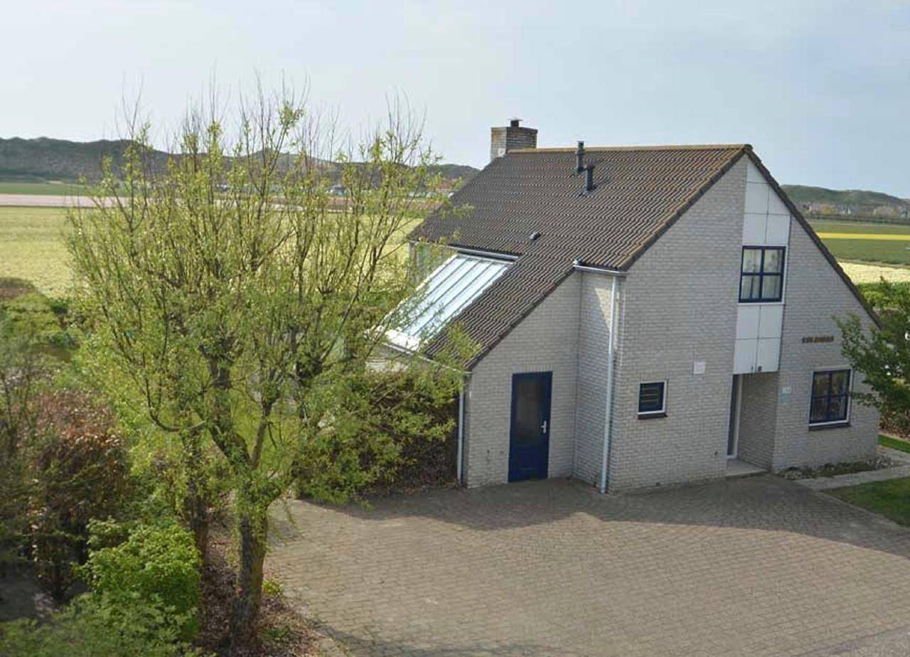 Moderne, luxe vakantievilla met buiten whirlpool op 1200m v/h strand in Julianadorp, Noord-Holland - Kust van de Noordzee