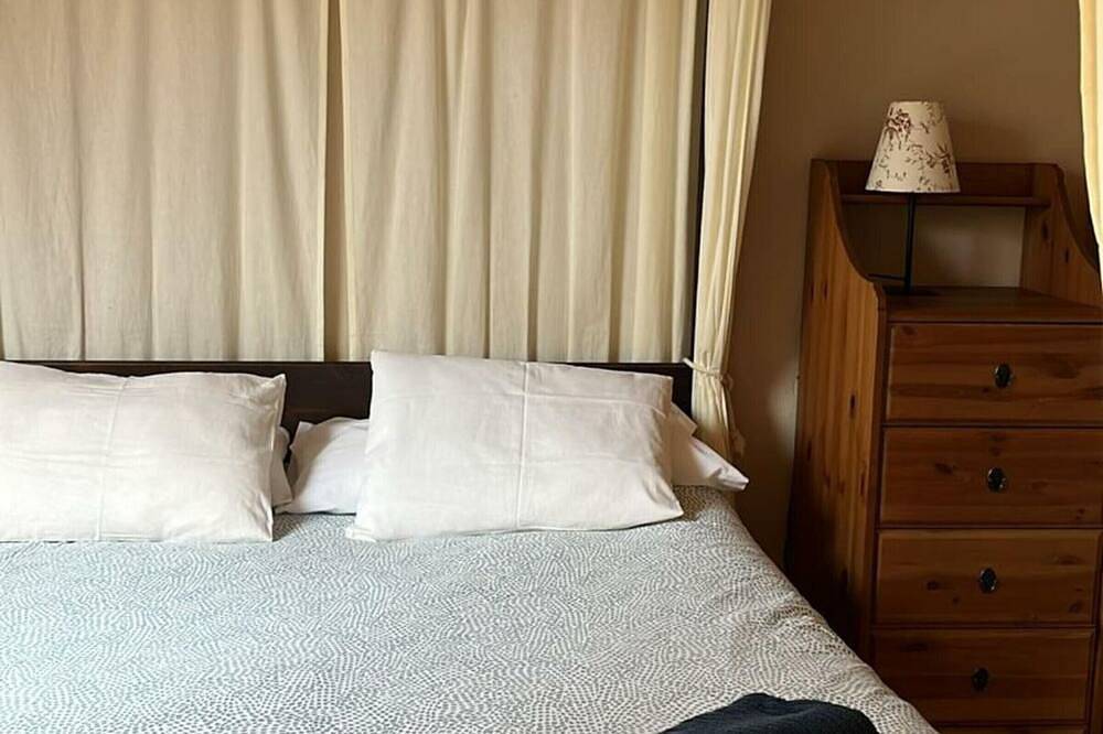 Charming Villa Near Ski Resorts in Villanúa – Sleeps 7 with All Amenities in Villanúa, Spanish Pyrenees