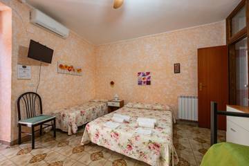 Stanza per 4 Persone in Ficarra, Provincia di Messina, Foto 2