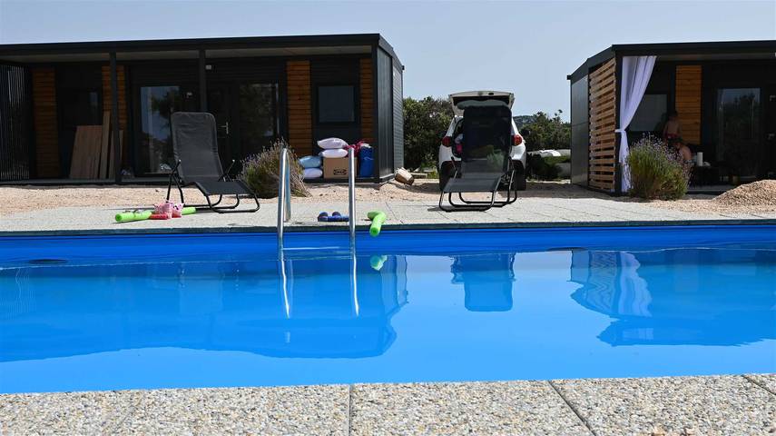 Camping für 6 Personen, mit Balkon/Terrasse und Ausblick sowie Pool und Terrasse in Dalmatien - 2