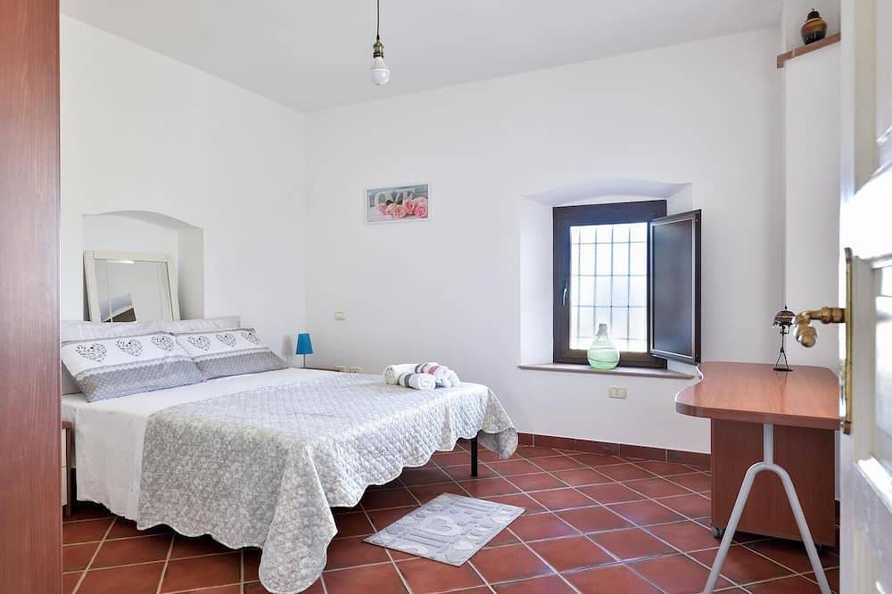 Lovely detached cottage with large outdoor space, 700 m. from the beach in Lotzorai, Ogliastra Provinz