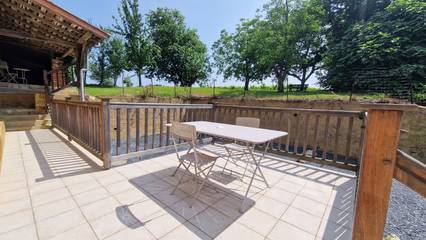 Gîte pour 4 personnes, avec jacuzzi ainsi que terrasse et jardin dans le Gers