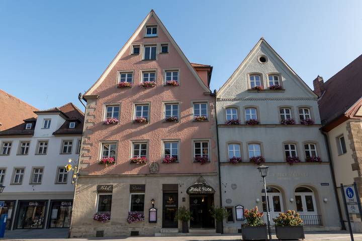 Hotel, mit Terrasse
