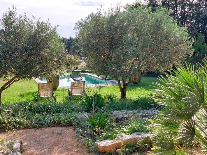 Chambre d’hôte pour 2 personnes, avec Jacuzzi et Terrasse ainsi que Jardin et Piscine