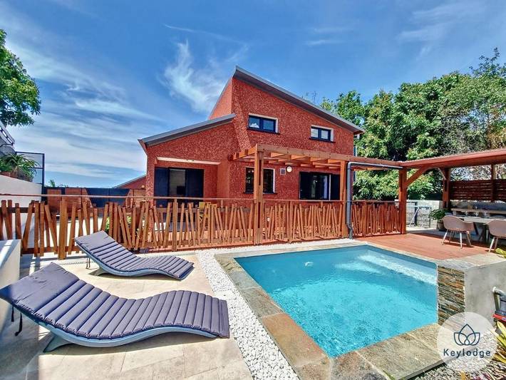 Villa pour 5 personnes, avec terrasse ainsi que piscine et vue