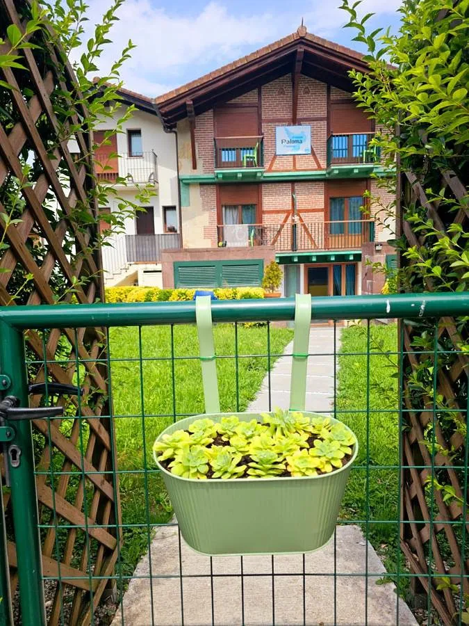 Casa de huéspuedes para 2 personas, con vistas además de jardín y balcón - 1