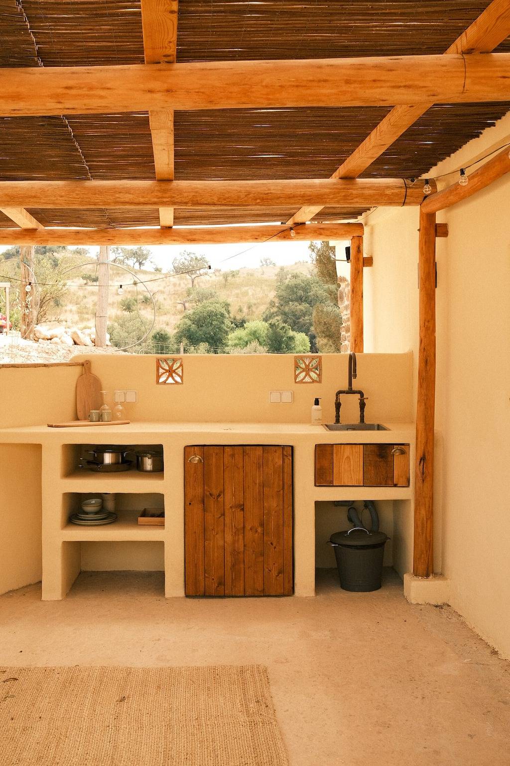 Ganze Wohnung, Apartment „Brisa“ mit Bergblick, privater Terrasse und Wlan in São Teotónio, Costa Alentejana