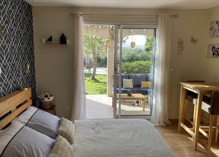 Cottage pour 2 personnes, avec jardin et piscine à Moussac