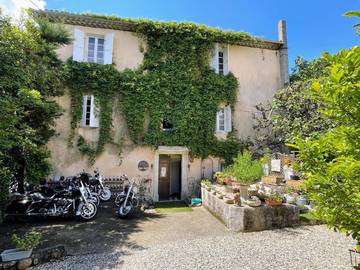 Cottage pour 2 personnes, avec terrasse ainsi que vue et jardin dans Gorges de l’Ardèche