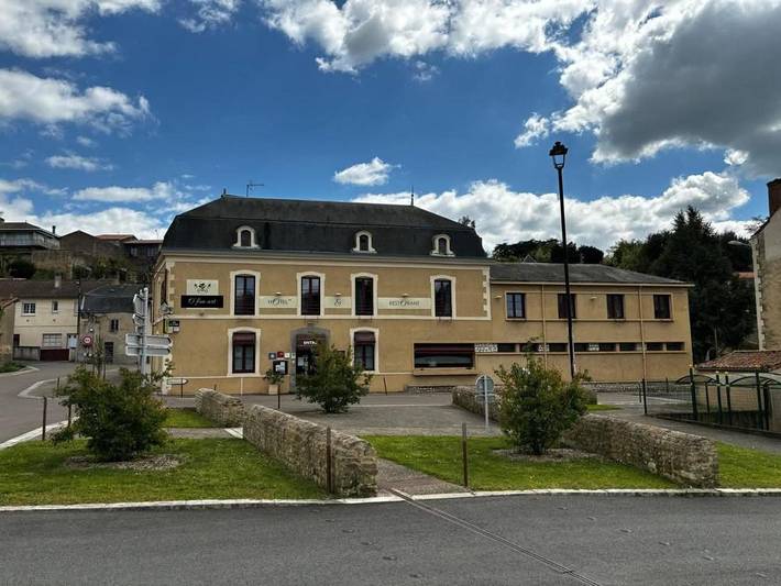 Hôtel, avec Terrasse à Airvault