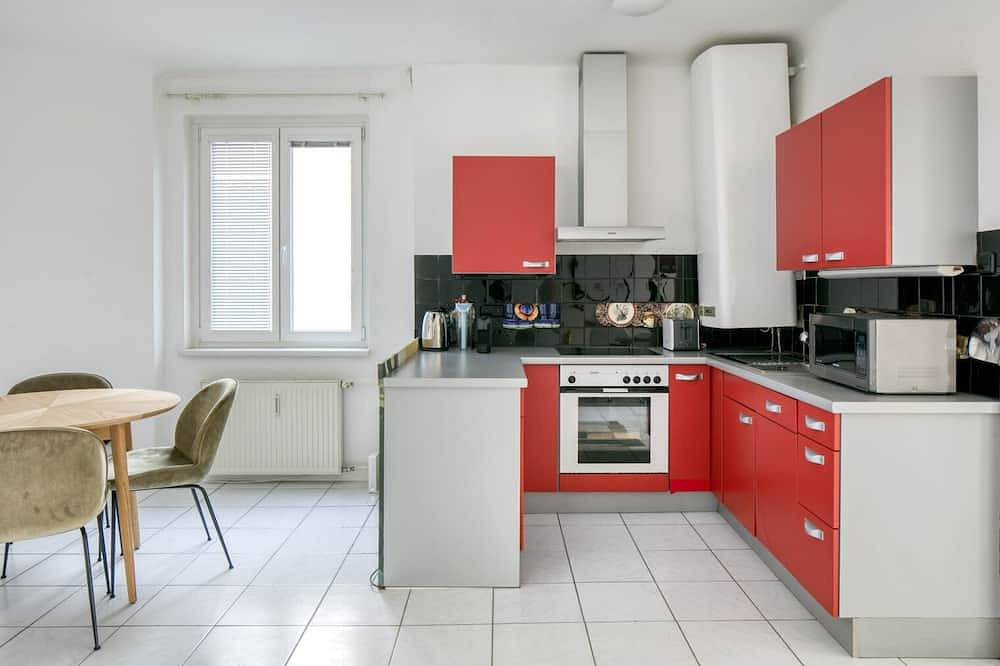 Apartamento entero, Lovely Innere Stadt 1Br w/ Elevator, steps from Opera, by Blueground in Centro de Viena, Viena
