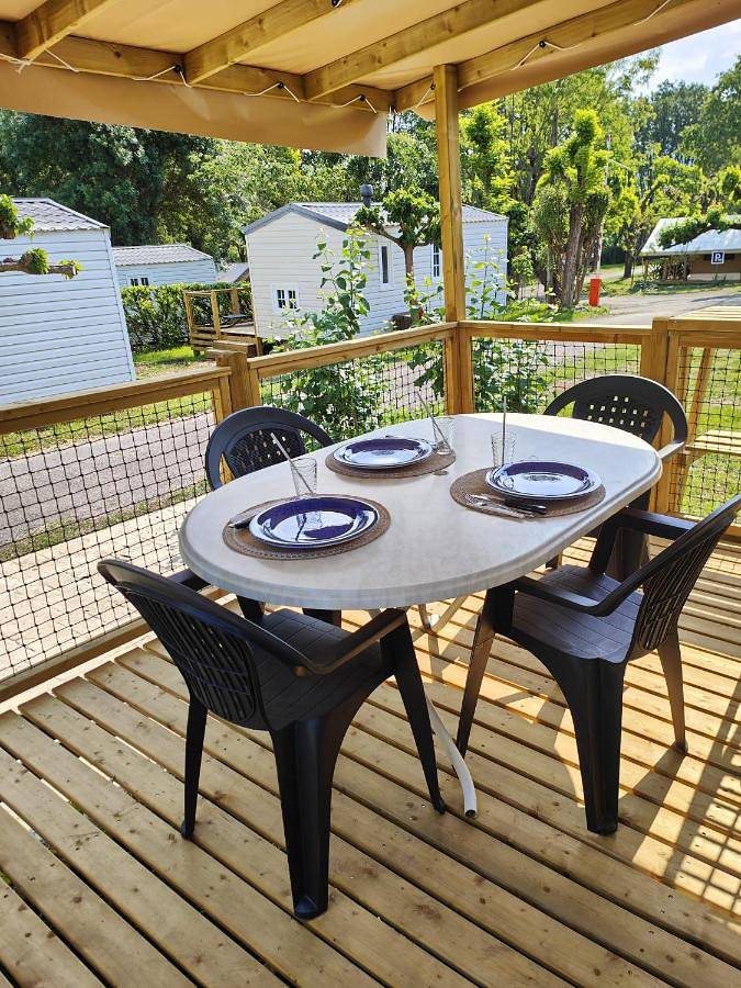 Camping pour 7 personnes, avec jardin ainsi que terrasse et vue à Chauzon - 3