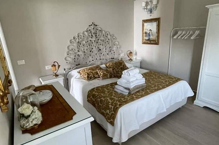 Appartement entier, Luxury apartment with private swimming pool and park in Poggio del Sole, Albissola Marina