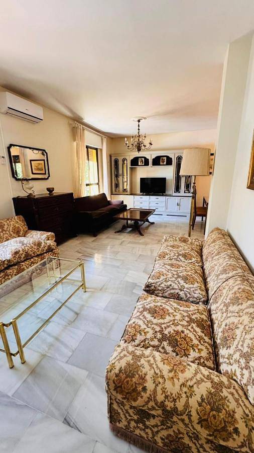 Chalet para 12 personas, con Balcón y Terraza además de Jardín y Piscina en Mairena del Aljarafe