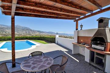 Villa voor 4 Personen in Nerja, Costa del Sol, Afbeelding 1