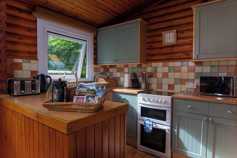 Self-Catering log cabin near Plockton and the Isle of Skye secluded, well equipped and dog friendly. in Highlands