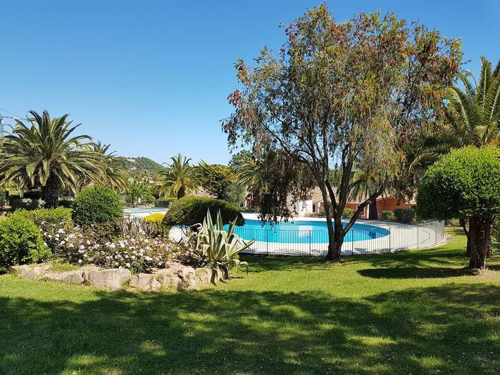 Gîte pour 4 personnes, avec Terrasse et Piscine dans Favone