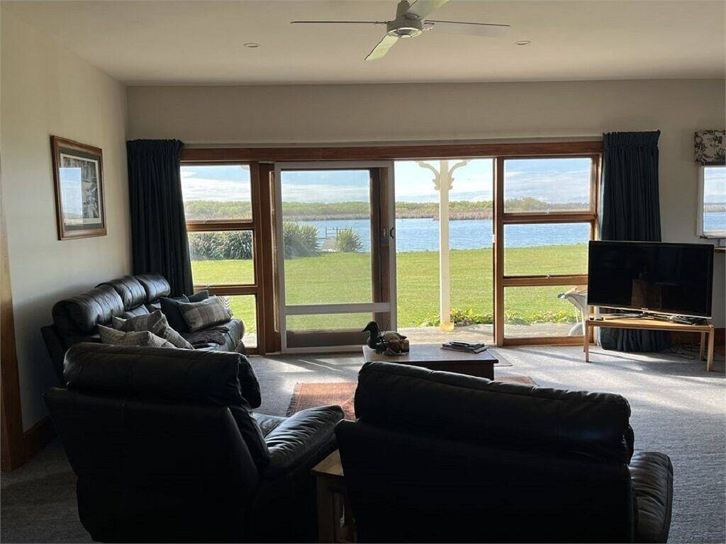 Privacy, tranquility, wildlife on your front lawn! in Canterbury (NZ)