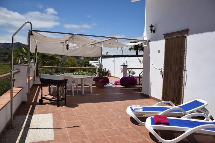 Chalet para 4 personas, con vistas además de piscina y jardín, Se admiten mascotas en Loja - 3