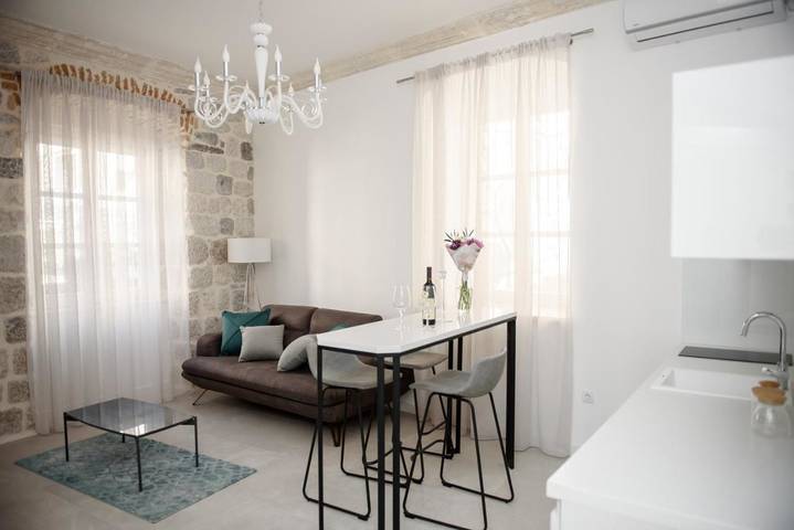 Gîte pour 3 personnes, avec vue et jardin à Kotor