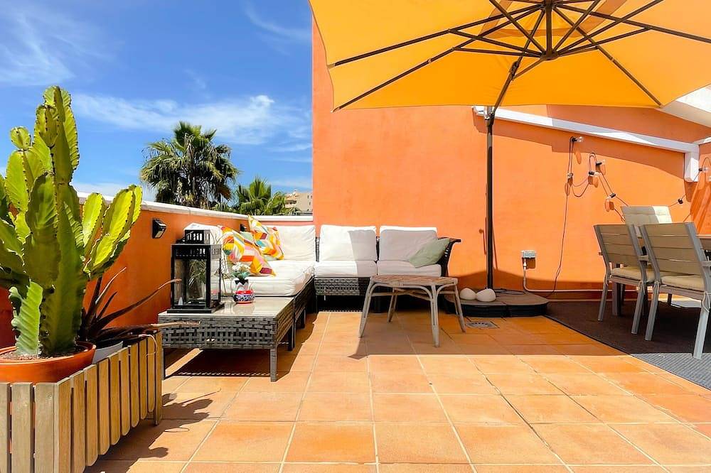 Entire apartment, Stunning 40m2 Rooftop terrace with private jacuzzi and fantastic sea views! in Carib Playa, Marbella