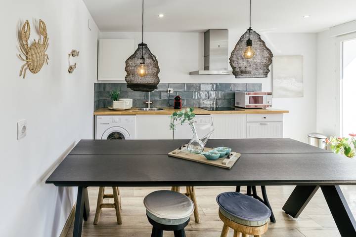 Apartamento entero, Apartamento 'Ca La Maca Mediterrani' con vistas a la montaña, Wi-Fi y aire acondicionado in Llansá, Alt Empordà