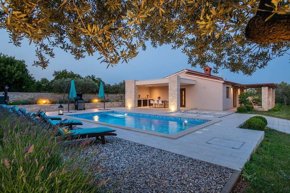 Villa Silentio mit Whirlpool und Pool in Marčana, Südküste Istrien