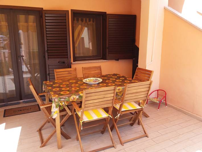Entire apartment, Apartment 'La Rosa Dei Venti' with Shared Pool and Air Conditioning in Viddalba, Sassari Province