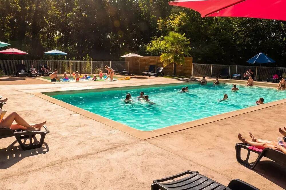 Bungalow toilé Coco Sweet (sans sanitaires) 4 personnes in Saint-Gérons, Région d'Aurillac