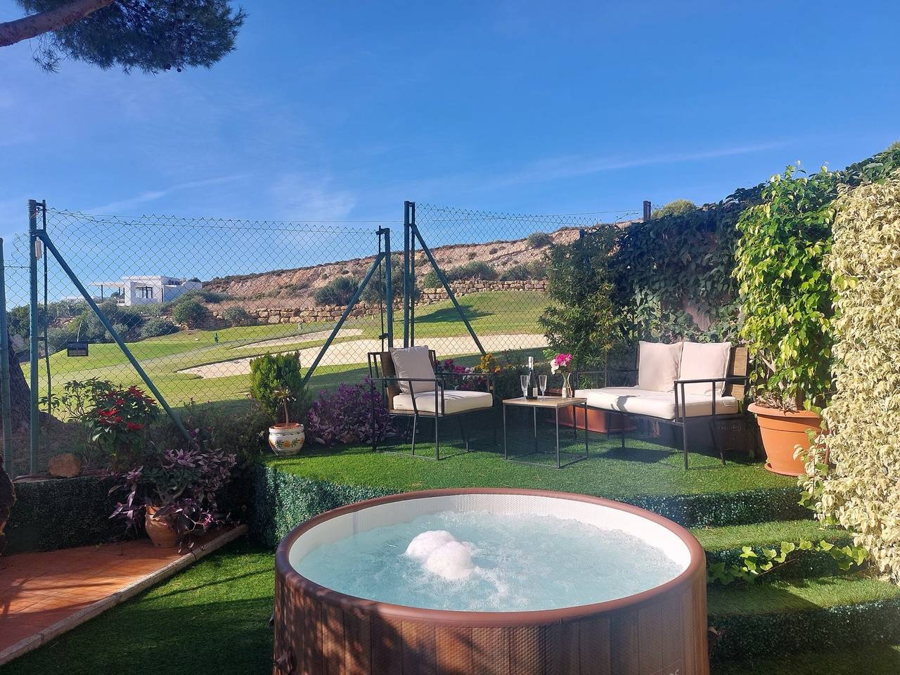 Entire apartment, Casa Patagonia Apartment with Mountain Views, Wi-Fi & Air Conditioning in Casares, Costa del Sol