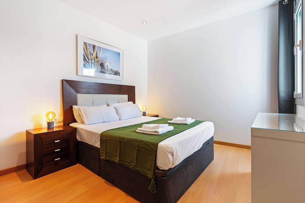 Ganze Wohnung, Bright duplex, consisting of two joined flats (two bedroom + studio) that fit 5 people in Barcelona Zentrum, Barcelona